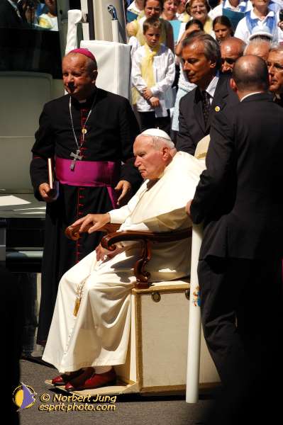 Pape Lourdes 2004
