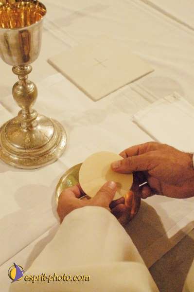 Messe Gestes Consecration