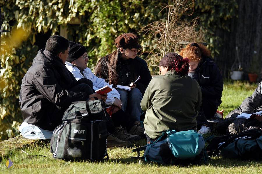 Nom de l'image : D1119993-01_(c)Norbert-JUNG — Description :  PËlerinage de Chartres 2004