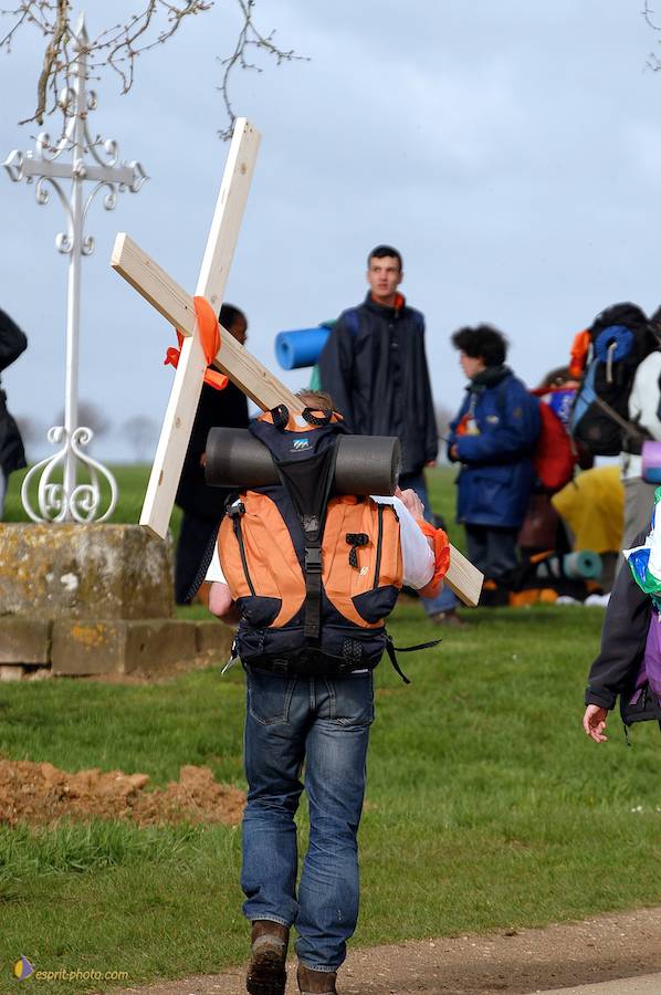 Nom de l'image : D1120095-01_(c)Norbert-JUNG — Description :  PËlerinage de Chartres 2004