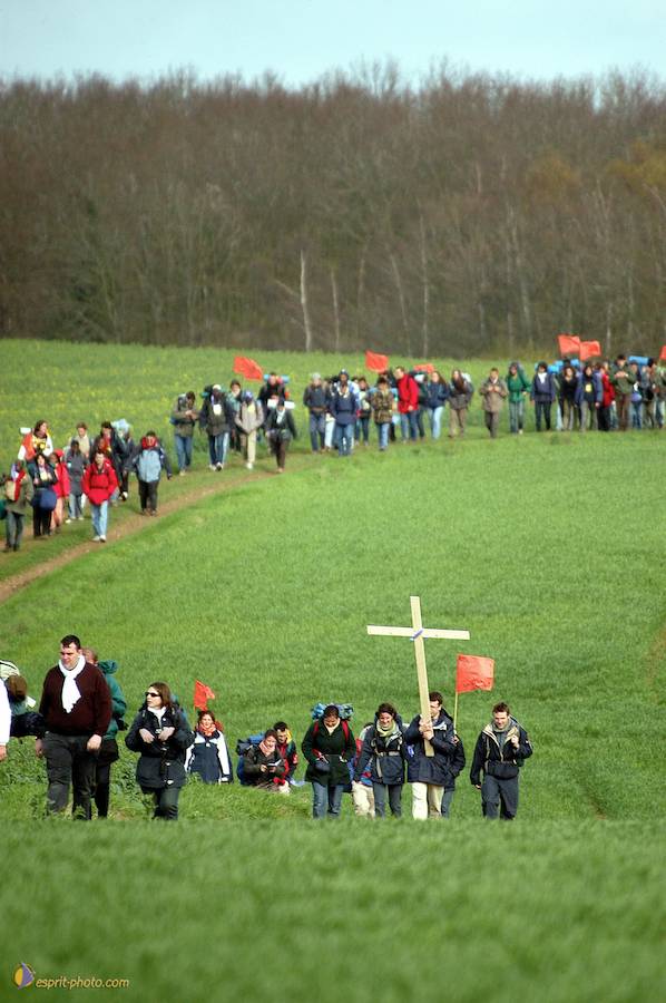Nom de l'image : D1120105-01_(c)Norbert-JUNG — Description :  PËlerinage de Chartres 2004