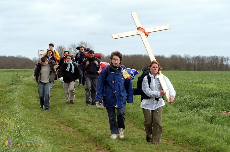 Nom de l'image : D1120159-01_(c)Norbert-JUNG — Description :  PËlerinage de Chartres 2004