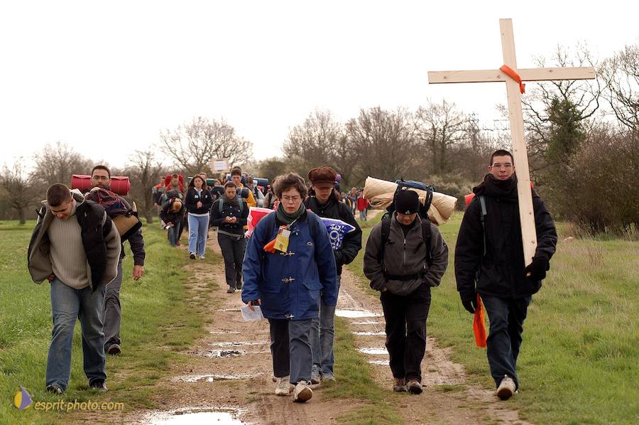 Nom de l'image : D1120168-01_(c)Norbert-JUNG — Description :  PËlerinage de Chartres 2004