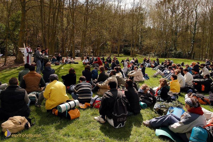 Nom de l'image : D1120354-01_(c)Norbert-JUNG — Description :  PËlerinage de Chartres 2004