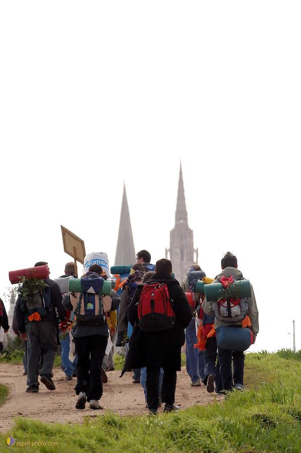 Nom de l'image : D1120440-01_(c)Norbert-JUNG — Description :  PËlerinage de Chartres 2004