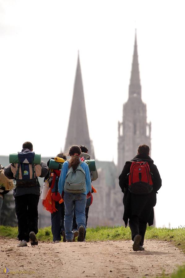 Nom de l'image : D1120444-01_(c)Norbert-JUNG — Description :  PËlerinage de Chartres 2004