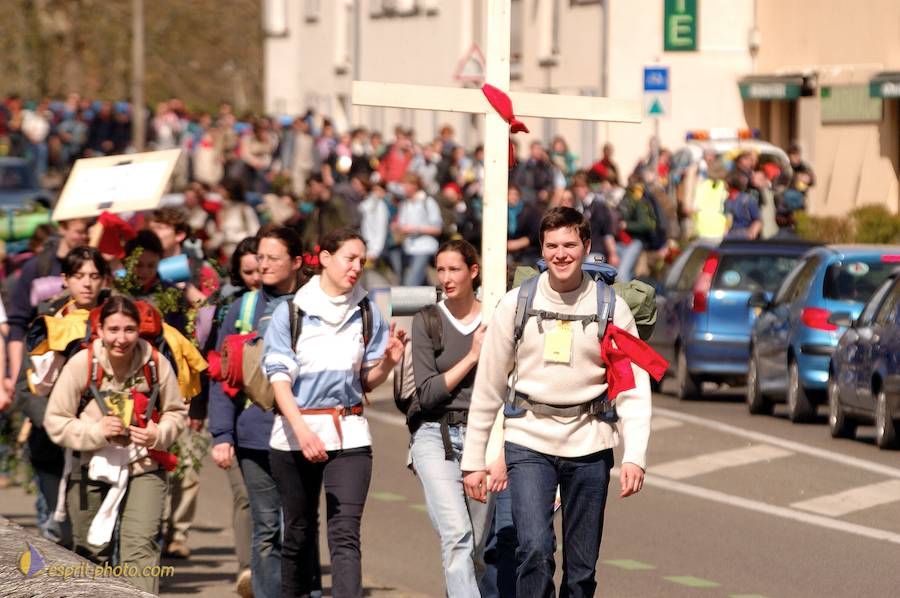 Nom de l'image : D1120539-nef-01_(c)Norbert-JUNG — Description :  PËlerinage de Chartres 2004