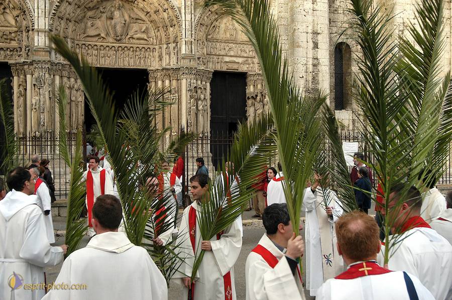 Nom de l'image : D1121050-01_(c)Norbert-JUNG — Description :  PËlerinage de Chartres 2004