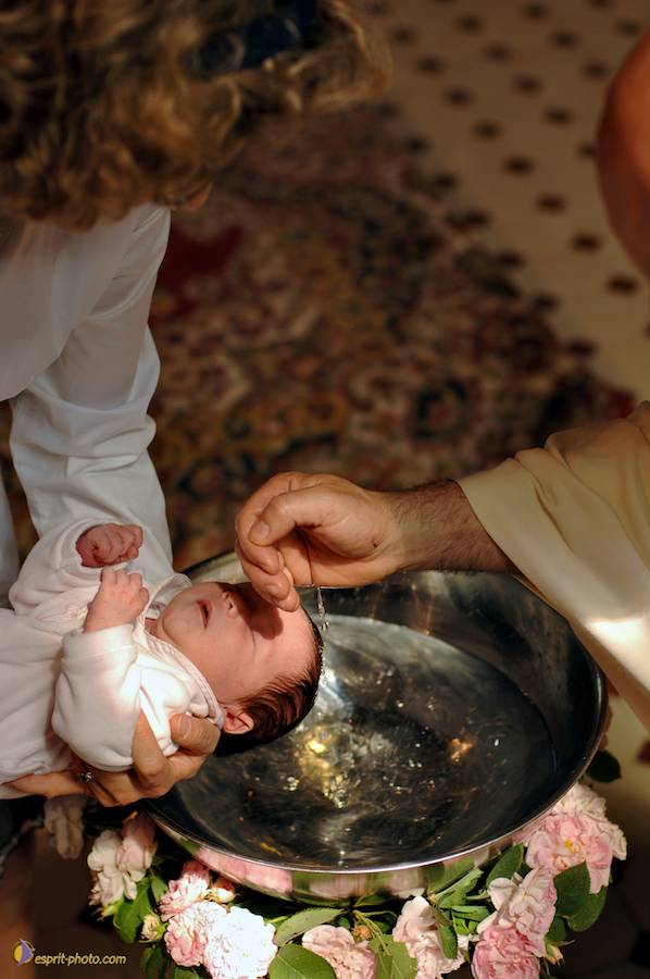 Nom de l'image : D2226449_1_(c)Norbert-JUNG — Description :  BaptÍme de bÈbÈ