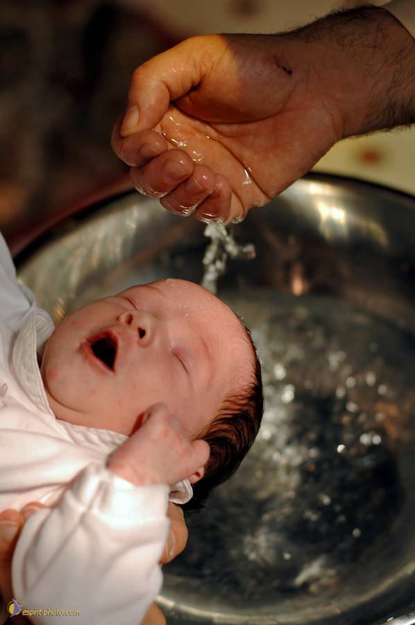 Nom de l'image : D2226458_1_(c)Norbert-JUNG — Description :  BaptÍme de bÈbÈ