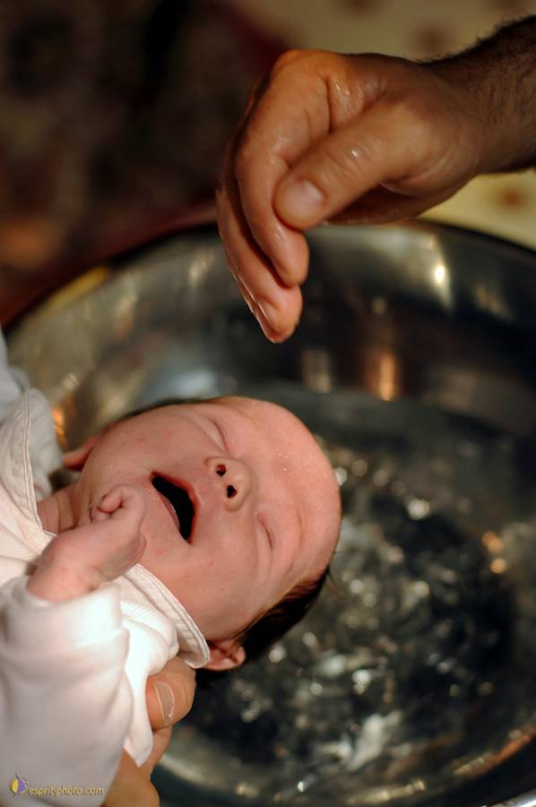 Nom de l'image : D2226463_1_(c)Norbert-JUNG — Description :  BaptÍme de bÈbÈ