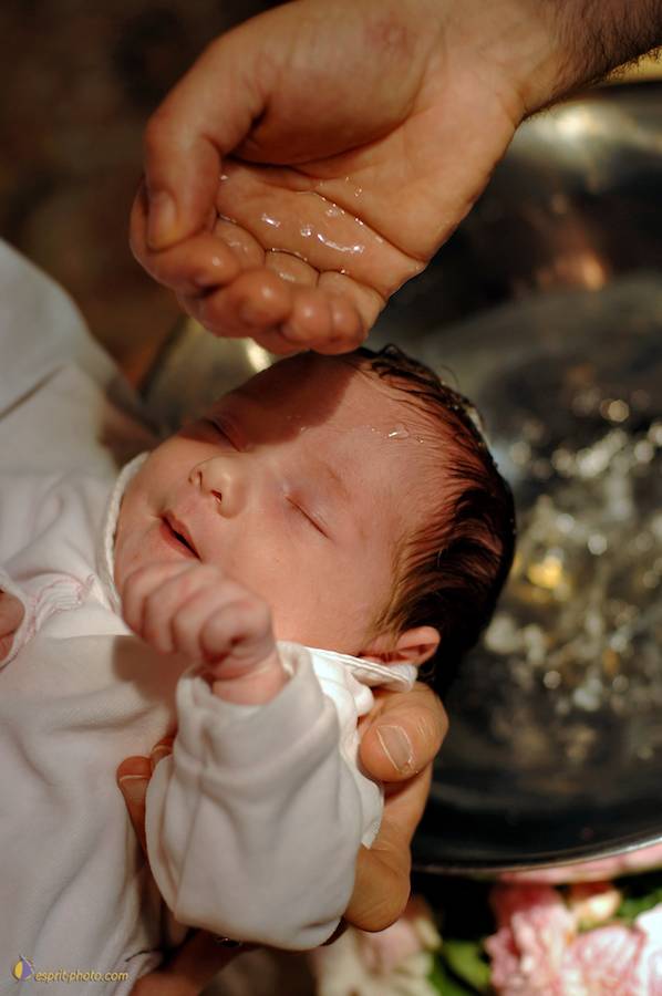 Nom de l'image : D2226476_1_(c)Norbert-JUNG — Description :  BaptÍme de bÈbÈ