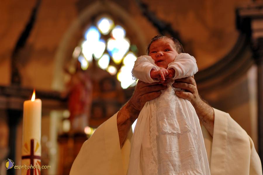 Nom de l'image : D2226838_1_(c)Norbert-JUNG — Description :  BaptÍme de bÈbÈ