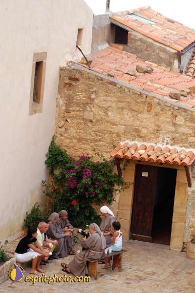 Nom de l'image : EP08-0240 — Description :  Franciscaine Rinovati (Soeurs) à Tusa (Sicile)