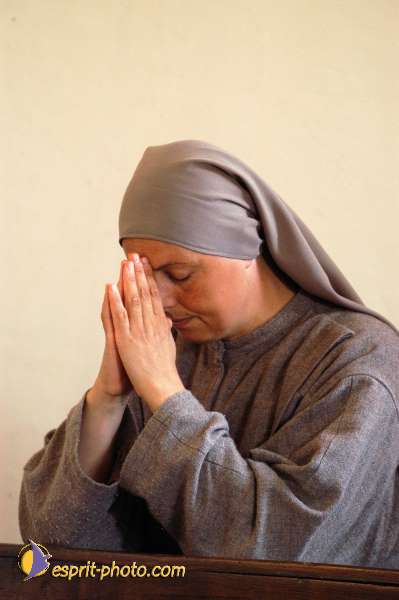 Nom de l'image : EP08-0242 — Description :  Franciscaine Rinovati (Soeurs) à Tusa (Sicile)