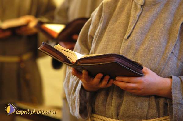 Nom de l'image : EP08-0243 — Description :  Franciscaine Rinovati (Soeurs) à Tusa (Sicile)