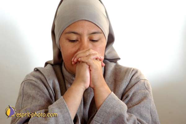 Nom de l'image : EP08-0245 — Description :  Franciscaine Rinovati (Soeurs) à Tusa (Sicile)