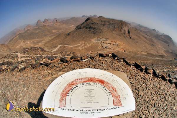 Nom de l'image : Fond_D_Ecran_D1235679-1 — Description :  Sur les pas de Charles de Foucault - Tamanrasset-Assekrem