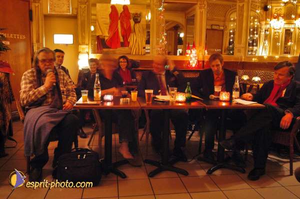 Nom de l'image : D1209134-1 — Description :  Conversations essentielles - "Cafes Essentiels" sur le theme du