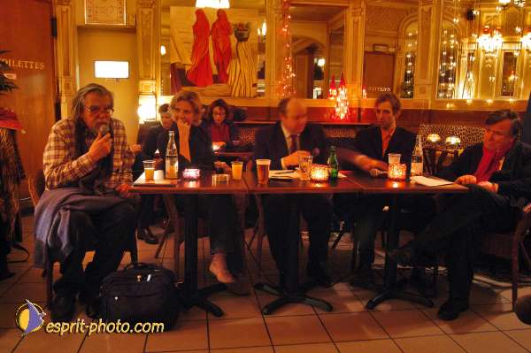 Nom de l'image : D1209139-1 — Description :  Conversations essentielles - "Cafes Essentiels" sur le theme du