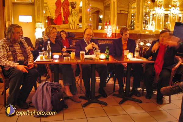 Nom de l'image : D1209177-1 — Description :  Conversations essentielles - "Cafes Essentiels" sur le theme du