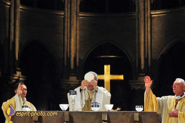 Nom de l'image : D1204201-1 — Description :  Lancement de JMJ 2005 de Cologne à ND de Paris