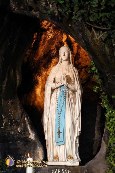 Nom de l'image : D1162221-01 — Description :  Lourdes 2004 - Pèlerinage du Pape à Lourdes