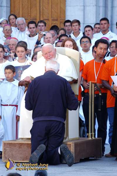 Nom de l'image : D1162841-01 — Description :  Lourdes 2004 - Pèlerinage du Pape à Lourdes
