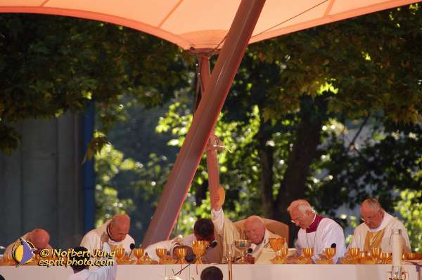 Nom de l'image : D1164143-01 — Description :  Lourdes 2004 - Pèlerinage du Pape à Lourdes