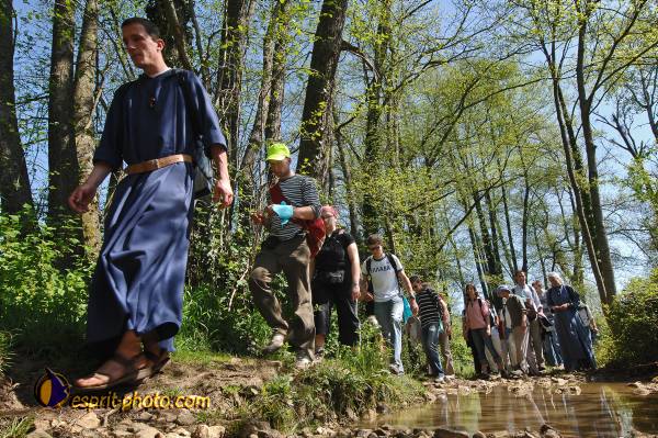 Nom de l'image : E2068460_1 — Description :  Routes de Vezelay 2008
