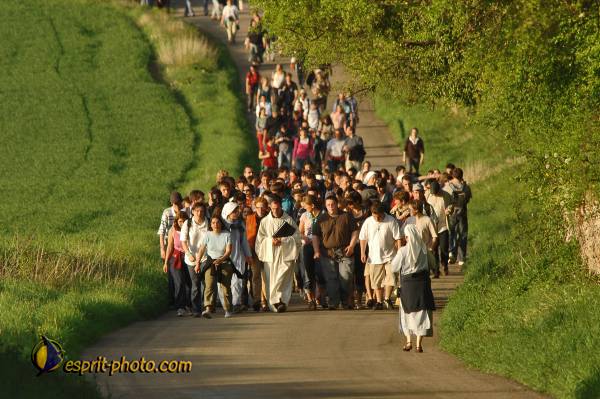 Nom de l'image : E2068901_1 — Description :  Routes de Vezelay 2008