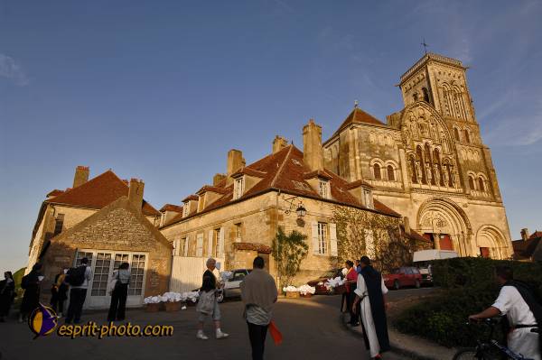 Nom de l'image : E2068943_1 — Description :  Routes de Vezelay 2008