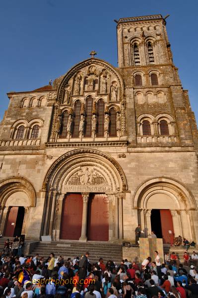 Nom de l'image : E2068952_1 — Description :  Routes de Vezelay 2008