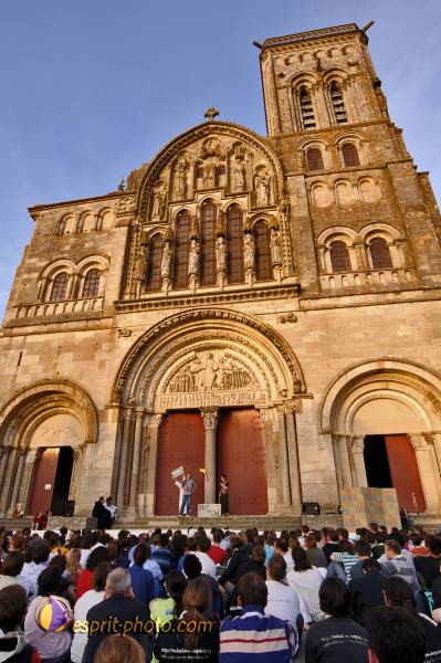 Nom de l'image : E2068969_1 — Description :  Routes de Vezelay 2008