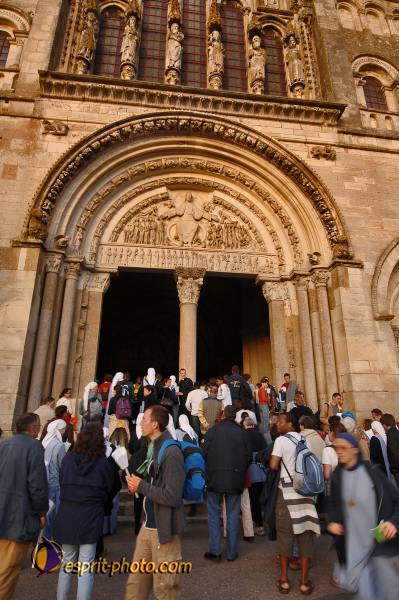 Nom de l'image : E2068972_1 — Description :  Routes de Vezelay 2008