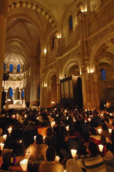 Nom de l'image : E2069077_1 — Description :  Routes de Vezelay 2008