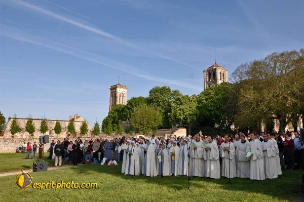 Nom de l'image : E2069173_1 — Description :  Routes de Vezelay 2008
