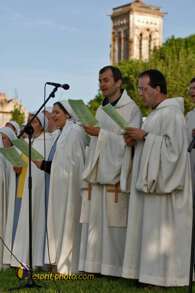 Nom de l'image : E2069179_1 — Description :  Routes de Vezelay 2008