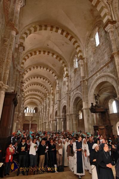 Nom de l'image : E2069696_1 — Description :  Routes de Vezelay 2008