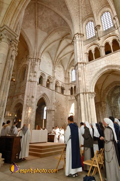 Nom de l'image : E2069744_1 — Description :  Routes de Vezelay 2008