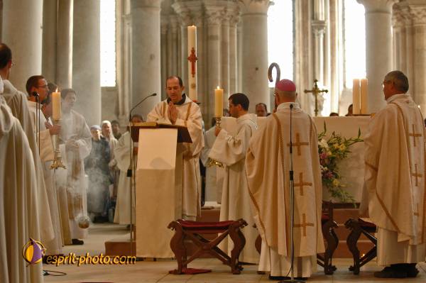 Nom de l'image : E2069755_1 — Description :  Routes de Vezelay 2008