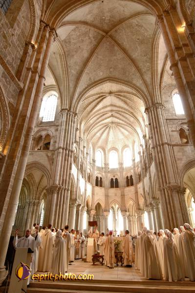 Nom de l'image : E2069761_1 — Description :  Routes de Vezelay 2008