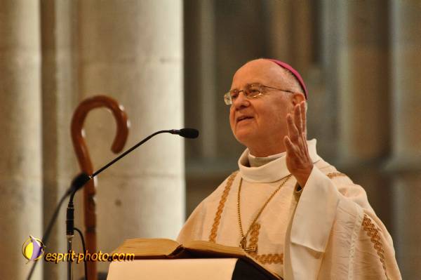 Nom de l'image : E2069781_1 — Description :  Routes de Vezelay 2008