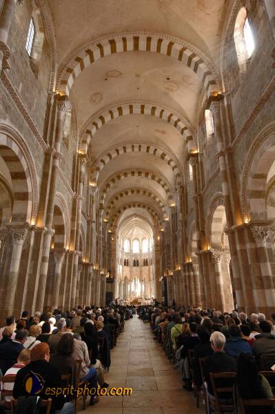 Nom de l'image : E2069783_1 — Description :  Routes de Vezelay 2008