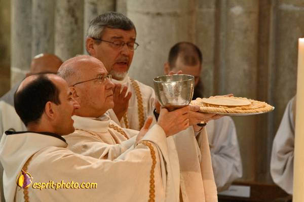 Nom de l'image : E2069830_1 — Description :  Routes de Vezelay 2008