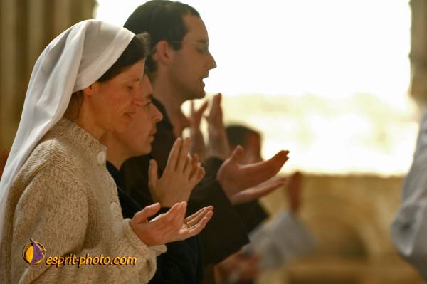 Nom de l'image : E2069836_1 — Description :  Routes de Vezelay 2008
