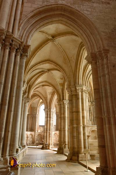 Nom de l'image : E2069896_1 — Description :  Routes de Vezelay 2008