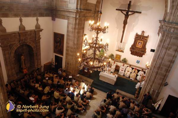 Nom de l'image : D1156910-01 — Description :  Pèlerinage année jubilaire 2004 à St Jacques de Compostelle