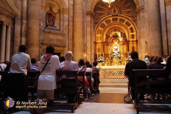 Nom de l'image : D1157291-01 — Description :  Pèlerinage année jubilaire 2004 à St Jacques de Compostelle