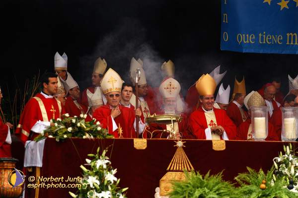 Nom de l'image : D1158377-01 — Description :  Pèlerinage année jubilaire 2004 à St Jacques de Compostelle
